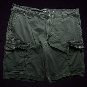 G.H. Bass & Co. Dark Green Cargo Shorts Men’s Size 38